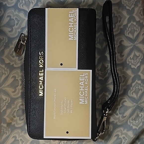 Michael Kors Large Multifunction Wallet/Phone Wristlet - Picture 9 of 11